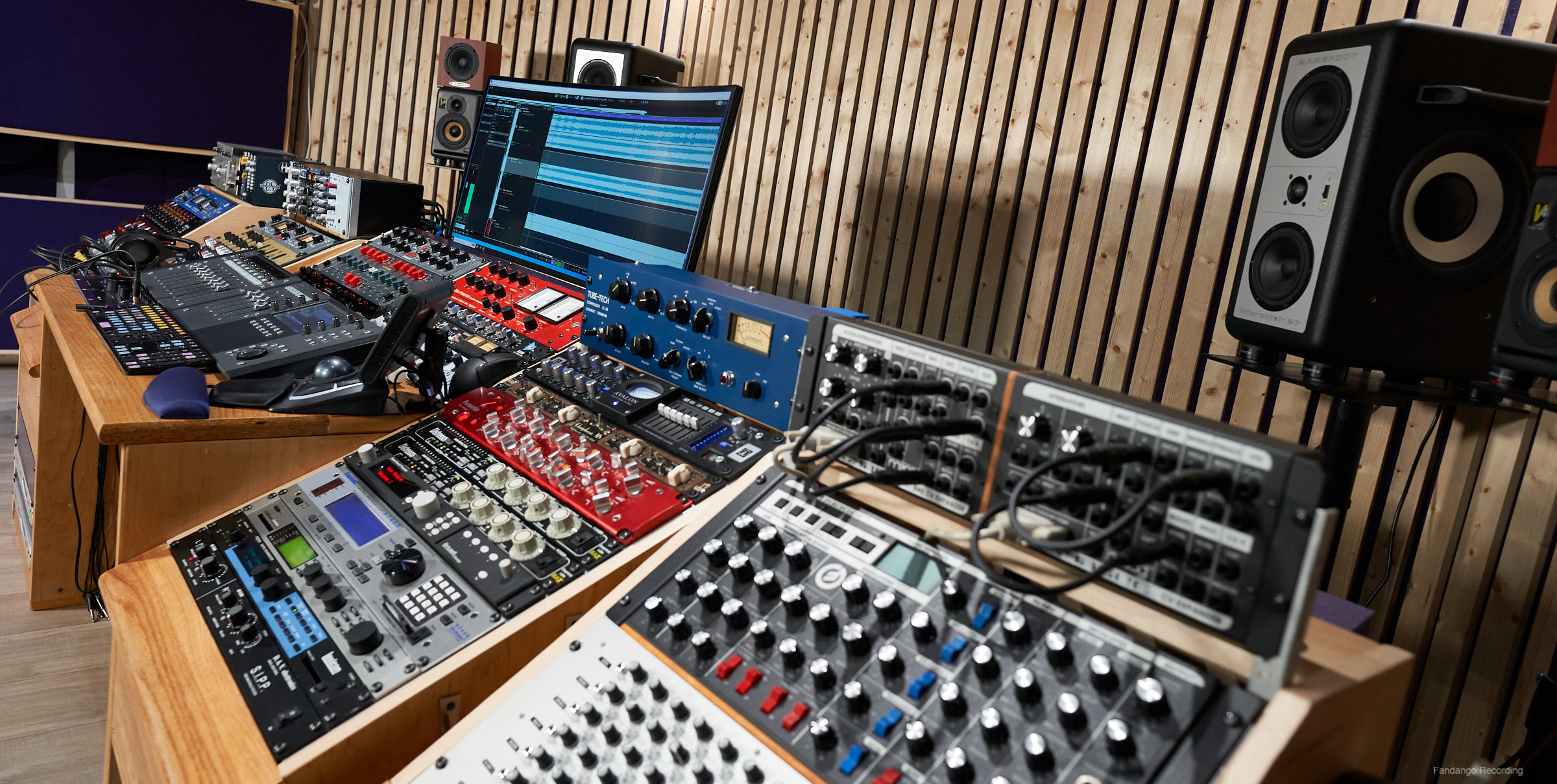 Processors that give quality and shine to your songs.